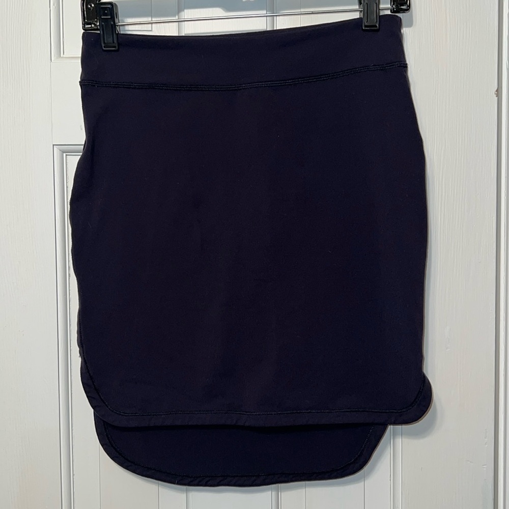 Lululemon Navy City Walker Skirt Size 6 Gently Worn